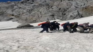 Şelalede mahsur kalan vatandaş kurtarıldı