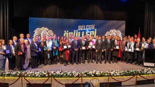 Selçuk Üniversitesinde başarıya katkı sağlayanlar onurlandırıldı
