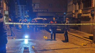 Sevgilisinden ayrılıp alkol alan şahıs etrafa rastgele ateş etti