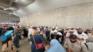 Şeytanı taşladılar, haccı tamamladılar