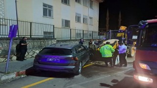 Siirtte otomobil ile kepçe kafa kafaya çarpıştı: 5 yaralı