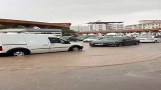 Siirtte sağanak yağış sele neden oldu, iş yerleri ve seralar zarar gördü