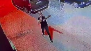 Silahı ateş almayınca panikledi, sonra yeniden ateş açtı... O anlar kamerada
