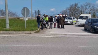 Sinopta motosiklet ile otomobil çarpıştı: 1 yaralı