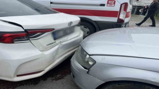 Sinopta zincirleme trafik kazası: 5 yaşındaki çocuk yaralandı