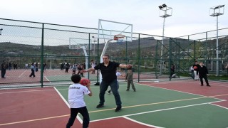Şırnak polisinden gönülleri ısıtan sokak sporu
