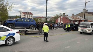 Sivasta kavşakta iki araç çarpıştı: 7 yaralı
