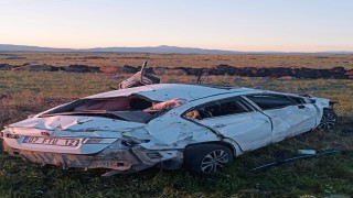 Siverekte takla atan otomobilde 2si bebek 5 kişi yaralandı