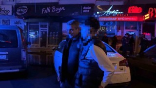 Sokak ortasında tüfekle dolaşan çocuk, kovalamaca sonucu yakalandı