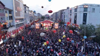 Sultanbeylide kanseri yenen Zeyd için binlerce balon gökyüzüne bırakıldı