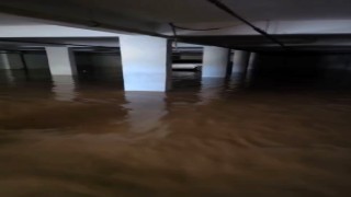 Süper hücre fırtınasının vurduğu Gaziantepte bina otoparkları çamurla doldu