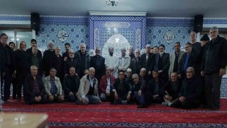 Suriyeli Abdülkerim Ömere cami cemaatinden anlamlı uğurlama