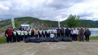 Süzmen Göletinde poşet poşet çöp toplandı