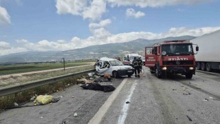 TAG Otoyolunda tır hafif ticari araca arkadan çarptı: 2 ölü, 2 yaralı