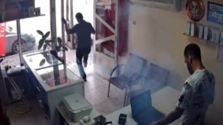 Tamir edilen cep telefonunun bataryası patladı