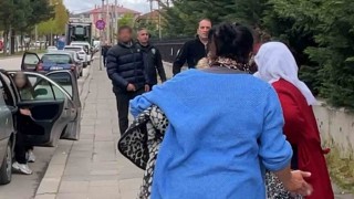 Tanığın verdiği ifadeyi beğenmeyen sanık yakınları hırsını kadın gazetecilerden çıkardı