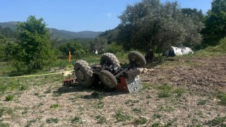 Tarlasını sürerken traktörün altında kalarak hayatını kaybetti