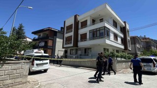 Tartıştığı anne ve babasını bıçaklayarak öldürdü