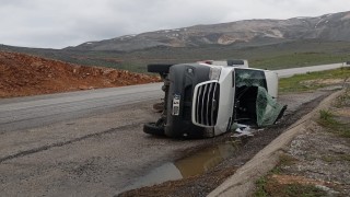 Taziyeye gidenleri taşıyan minibüs devrildi: 11 yaralı