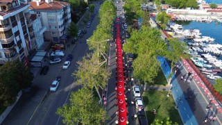 Tekirdağda dev bayrakla gençlik yürüyüşü