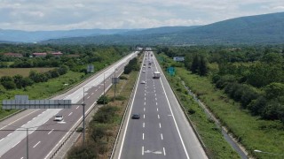 TEM Otoyolunun Düzce geçişinde bayramın ilk günü sakin geçiyor