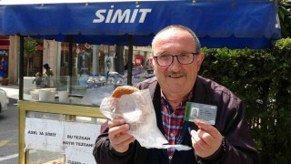Tezgahı küçük, gönlü büyük engelli simitçi
