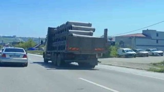 Tır üzerinde önlem alınmadan taşınan beton borular tehlike oluşturdu