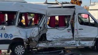 Tırla çarpışan işçi servisi devrildi: 8 yaralı