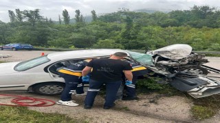 Tokatta kazada hurdaya dönen otomobildeki 5 kişi yaralandı