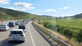 Trabzondan batıya dönüş kabusu: Ankara ve İzmir yolları tamamen kilitlendi