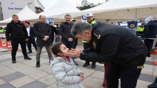 Trafik bilinci için tek yürek: Erzurum Emniyeti Havuzbaşındaydı
