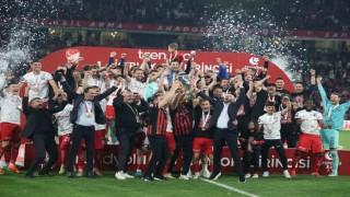 Trendyol 1. Lig play-off şampiyonu Çorum FK kupasına kavuştu