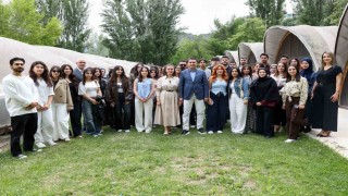 Tunceli Valisi Aygöl, üniversite öğrencileriyle bir araya gelerek bayramlaştı