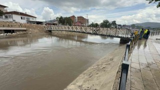 Turhalda taşkın riski nedeniyle köprülerde yıkım ve söküm çalışması başladı