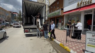 Turhalda taşkın riskine karşı esnaf kepenk kapattı
