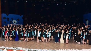 Turizm Fakültesinde mezuniyet coşkusu