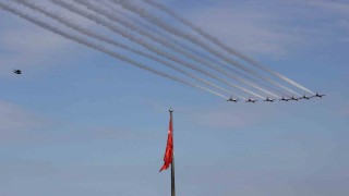 Türk Yıldızları ve SOLOTÜRKten Samsun semalarında nefes kesen gösteri