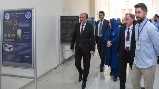 Türkiyenin dört bir yanından gelen fen lisesi öğrencileri ETÜde buluştu