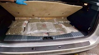 Türkiyeye sokulmak istenen 31 kilo esrar sınırda ele geçirildi