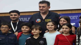 TUSAŞ Baş Test Pilotu Murat Özpala Erzurumda gençlerle buluştu: Hayallerimi kitaba dönüştürüyorum