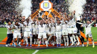 UEFA Avrupa Ligi şampiyonu Aston Villa kupasını aldı