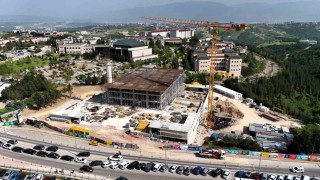 Umuttepedeki cami ve otopark inşaatı hızla ilerliyor