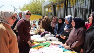 Üniversite öğrencilerinin yıl boyunca yaptıkları el emeği ürünleri görücüye çıktı