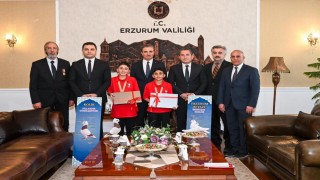 Vali Baruş, başarılı öğrencileri makamında ağırladı