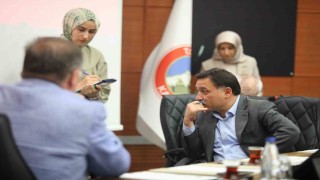 Vali Çiçek, vatandaşlarla bir araya gelmeye devam ediyor