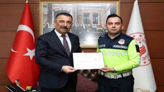 Vali Hacıbektaşoğlundan trafik ekiplerine başarı belgesi