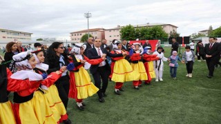 Vali Taşolar Kafkas oynadı, halay çekti