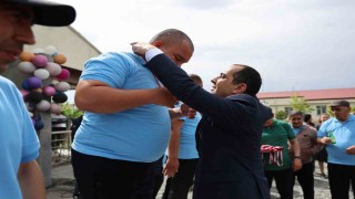 Vali Taşolardan engelli bireye duygulandıran jest