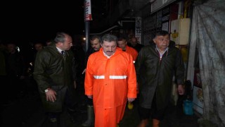Vali Tavlıdan sel açıklaması: Can kaybı ve yaralanma yok, iş yerlerinde zararlar mevcut