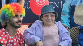 Valiyi çok sevdiğini söyleyen engellinin duygulandıran mutluluğu